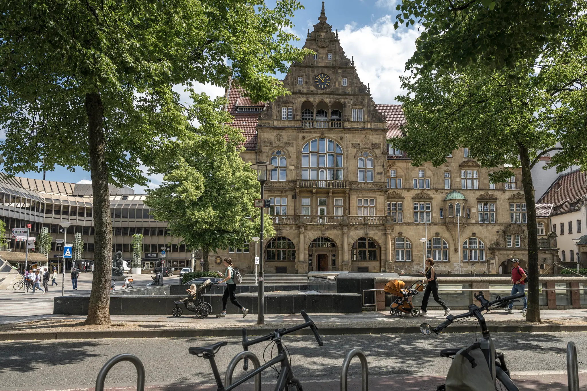 Коли світ ламається, «нудна» стабільність Білефельда стає німецькою мрією